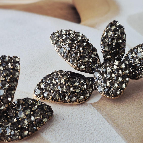 Sparkling Floral Earrings - Picture 4 of 12